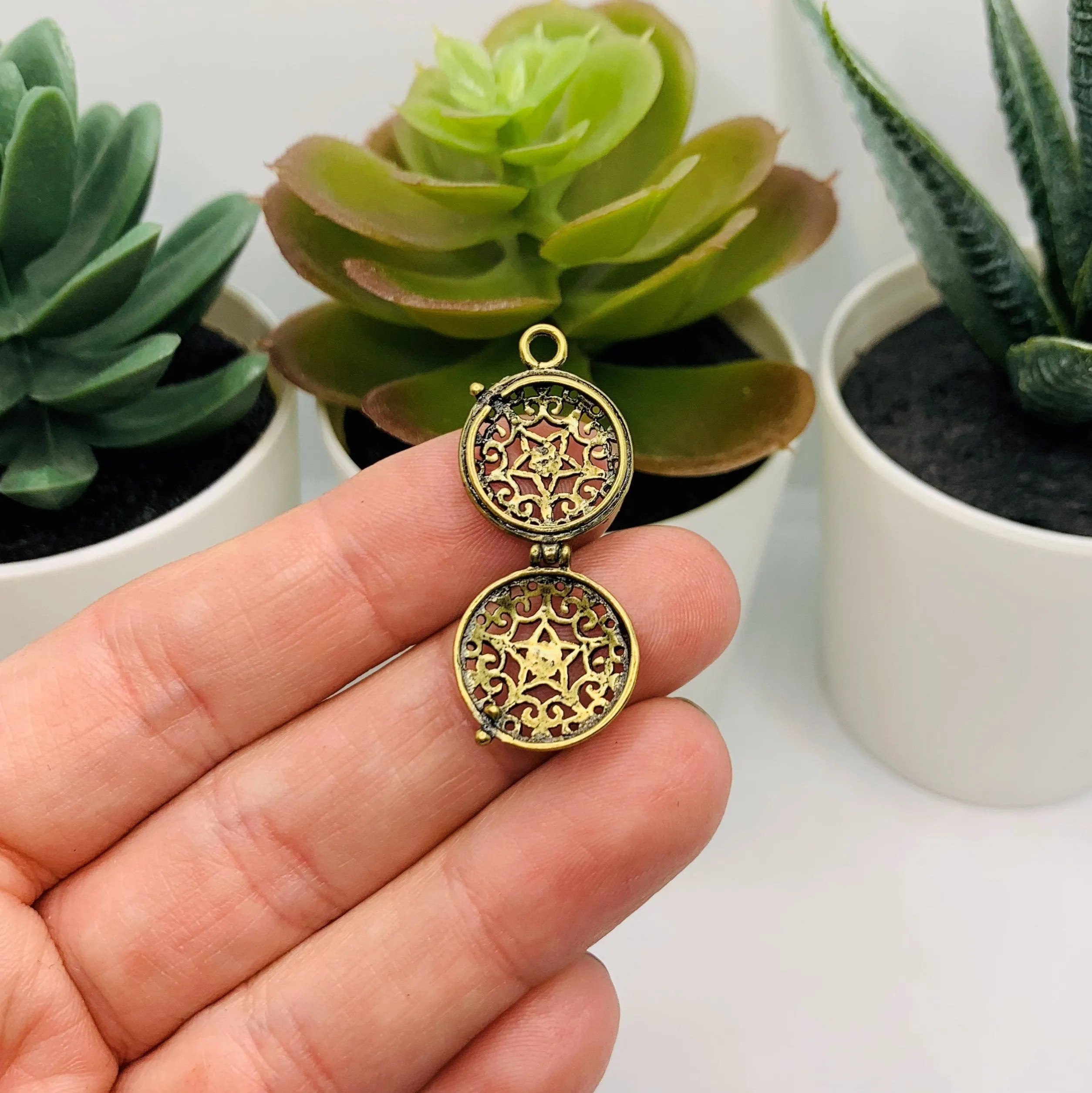 4 or 20 Pieces: Tiny Bronze Filigree Aromatherapy Essential Oil Diffuser Lockets