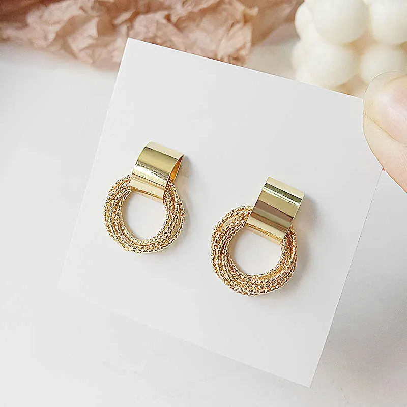 Chic Gold Hoop Earrings for Women | 18K Yellow Gold Plate | Twisted Design