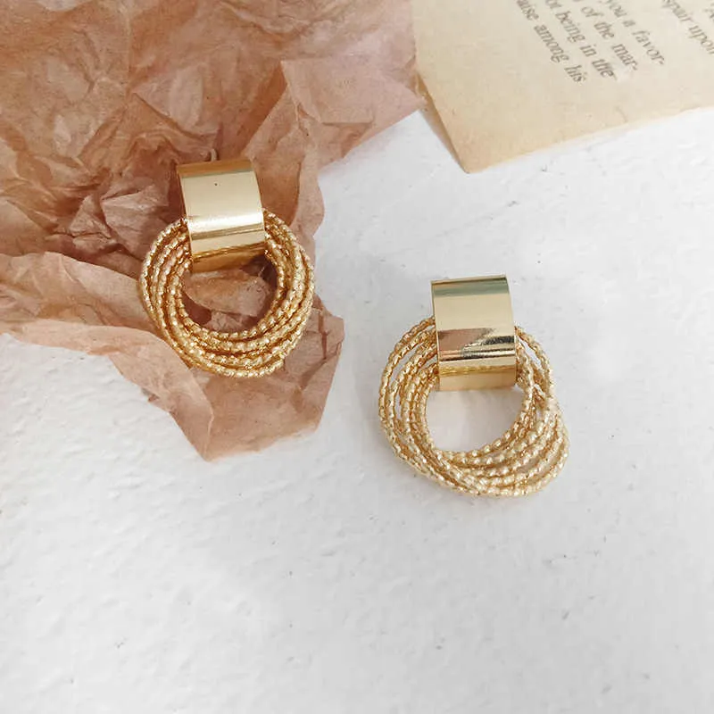 Chic Gold Hoop Earrings for Women | 18K Yellow Gold Plate | Twisted Design