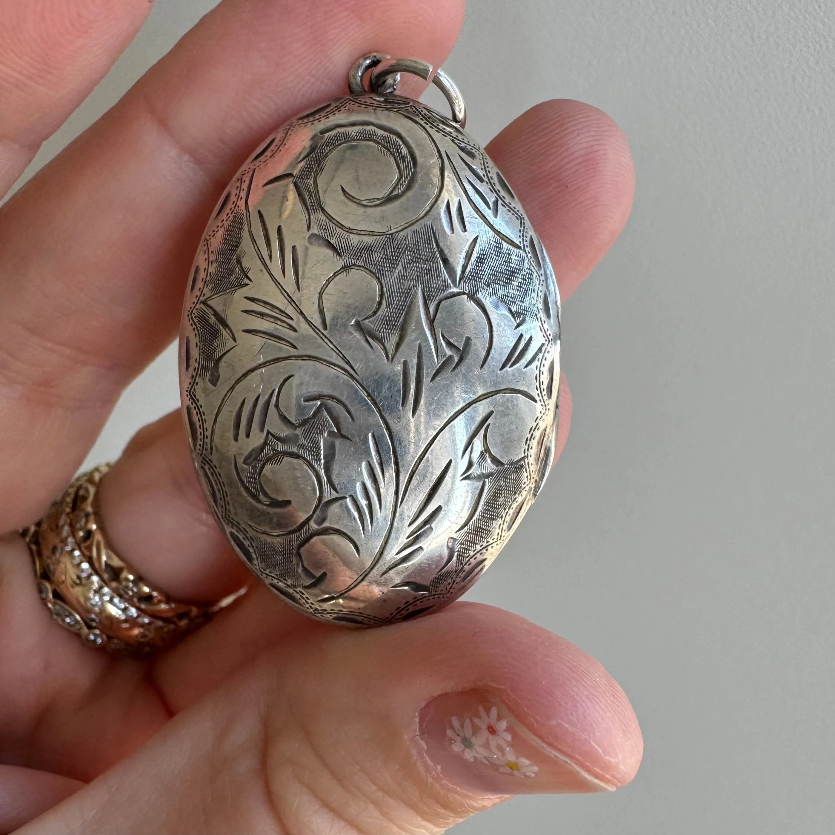 V I N T A G E // like an egg / sterling silver ornate engraved oval locket / a large pendant